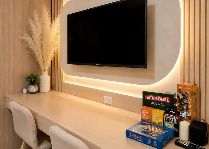 Cozy 1br Near Moa With Balcony Shore Residences